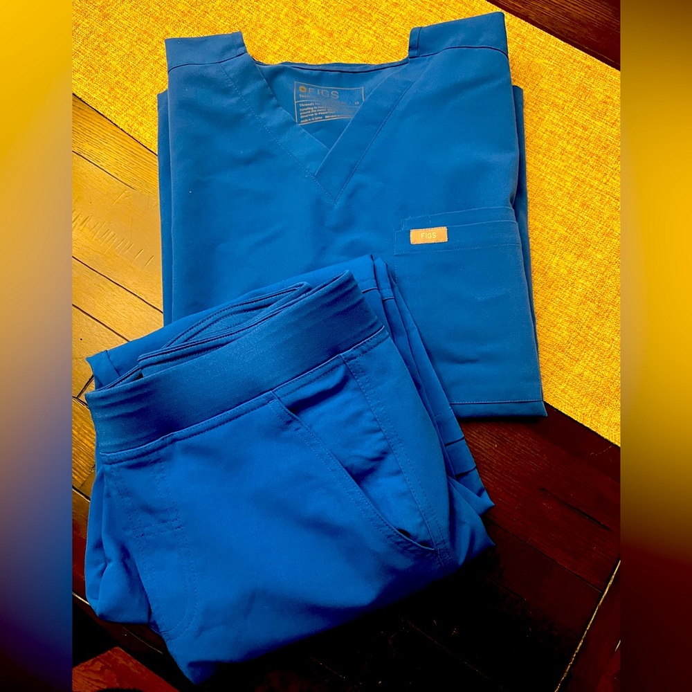 Men’s Figs size Medium Top, Medium Short Pants